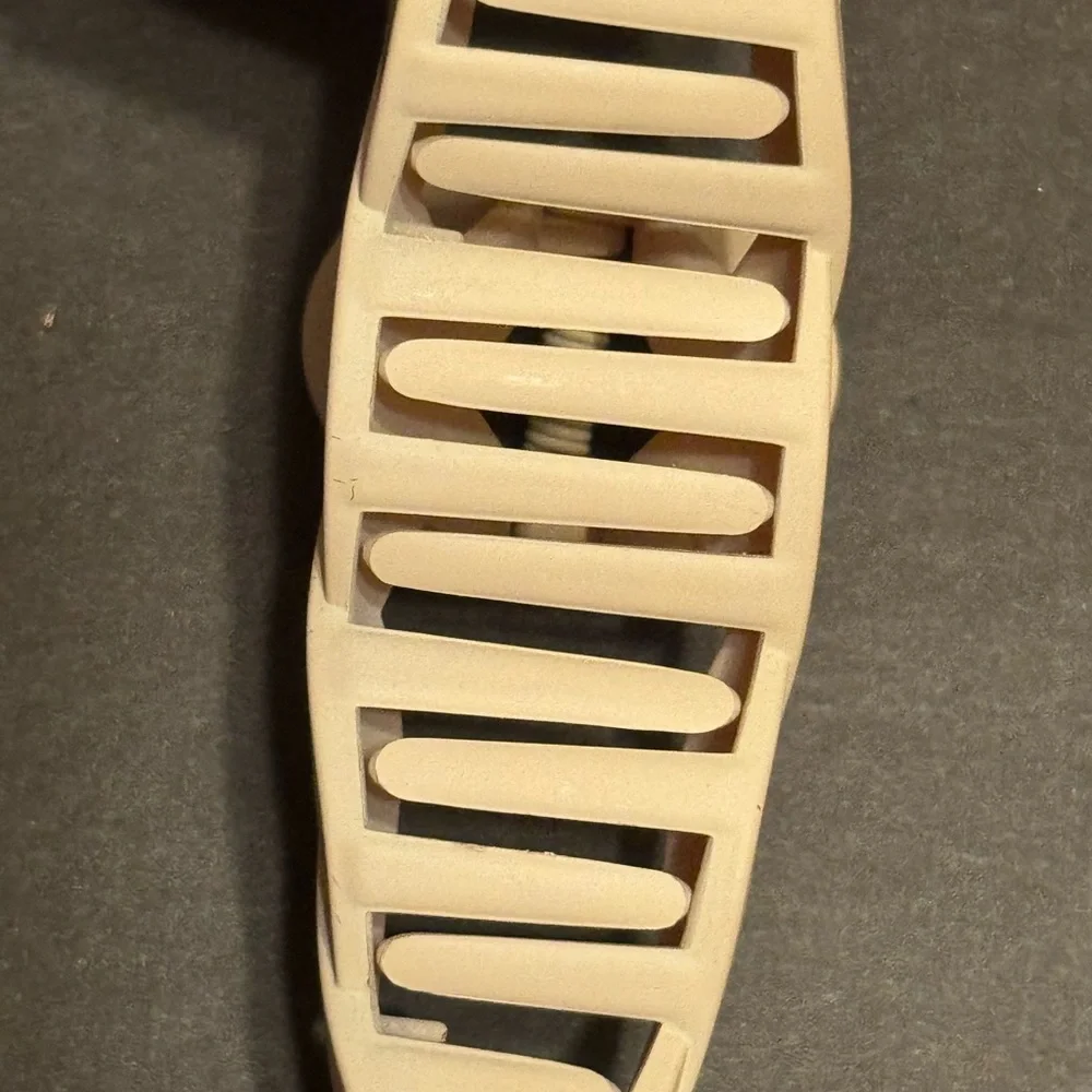 Francesca's Collections Beige Claw Clip - Picture 3 of 4